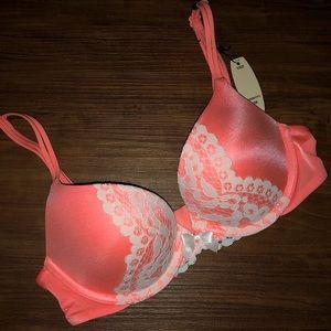 NWT - Victoria’s Secret Very Sexy Bra - 32B